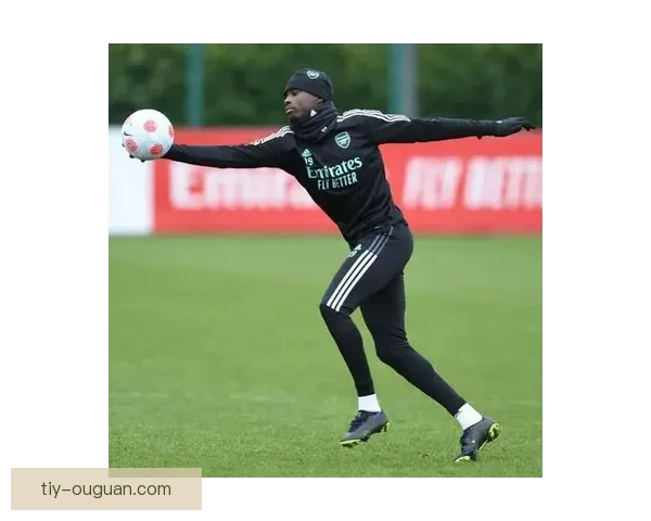 纳赛尔勉德罗全力专注足球训练