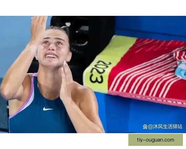 高芙输球后暴怒 连续砸拍发泄情绪