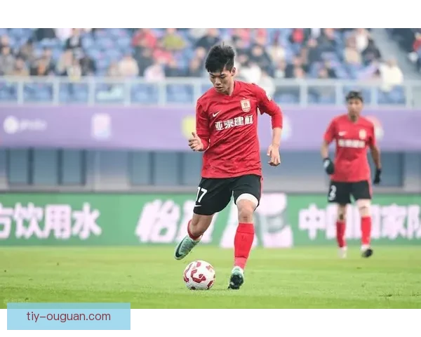 贺一然感恩长春情系亚泰家球迷 贺一然感恩长春情系亚泰家球迷