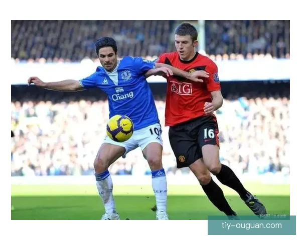 卡里克现身曼城青训观儿子德比